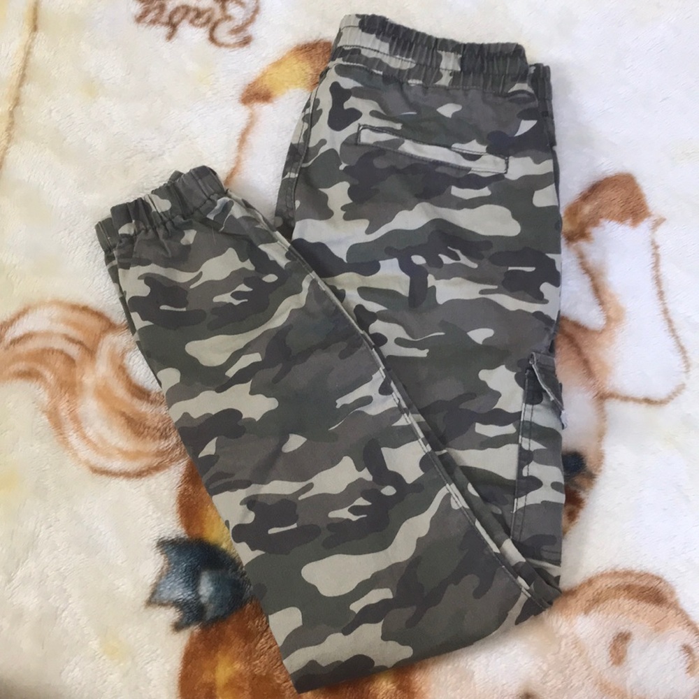 ARMY CARGO PANTS WITH POCKETS ( SIZE 7/8 )